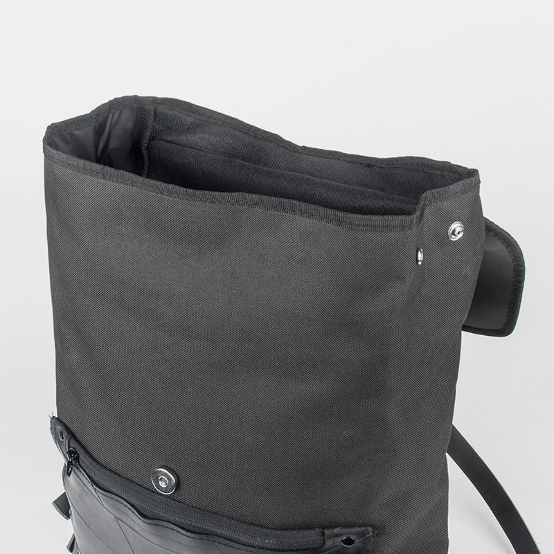 MOCHILA NEGRA TEIDE NEUMÁTICO