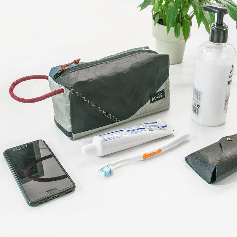 NECESER KONA NEGRO Y ROJO