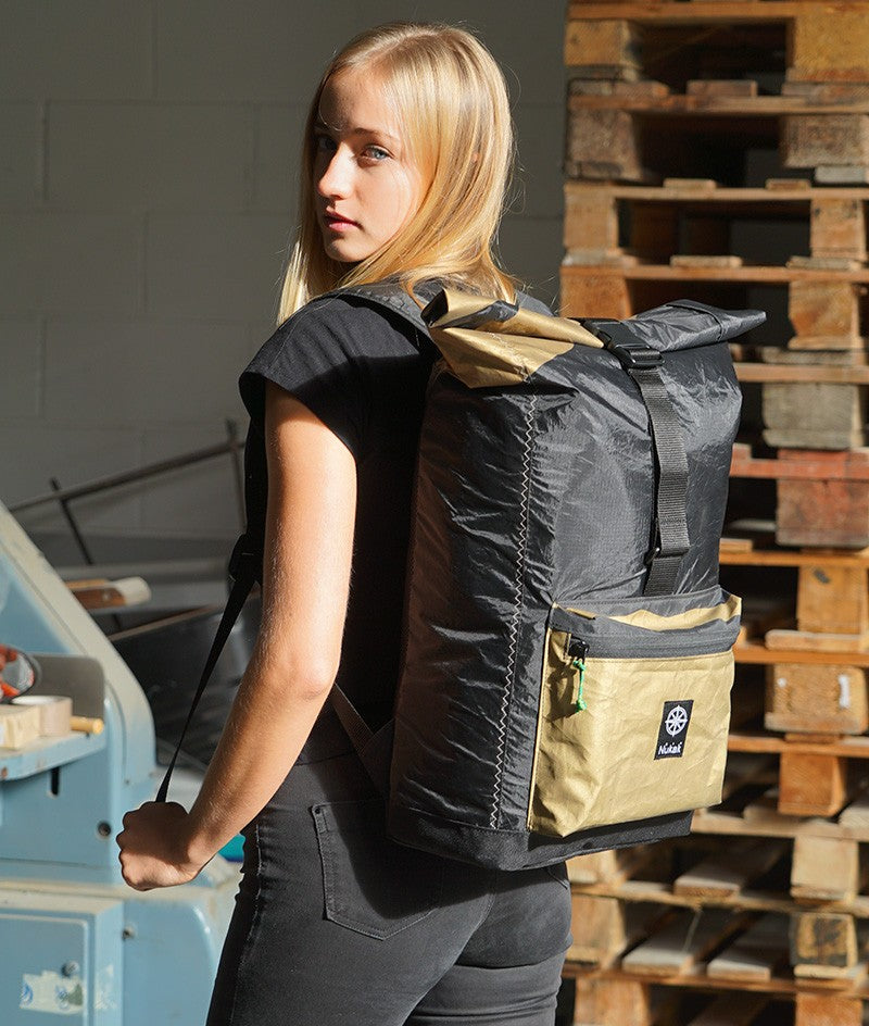 MOCHILA CALIMA GRIS, NEGRO Y AZUL